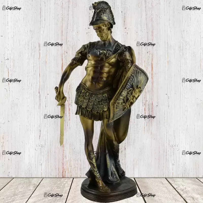 Barbat luptator, statueta realizata din rasina