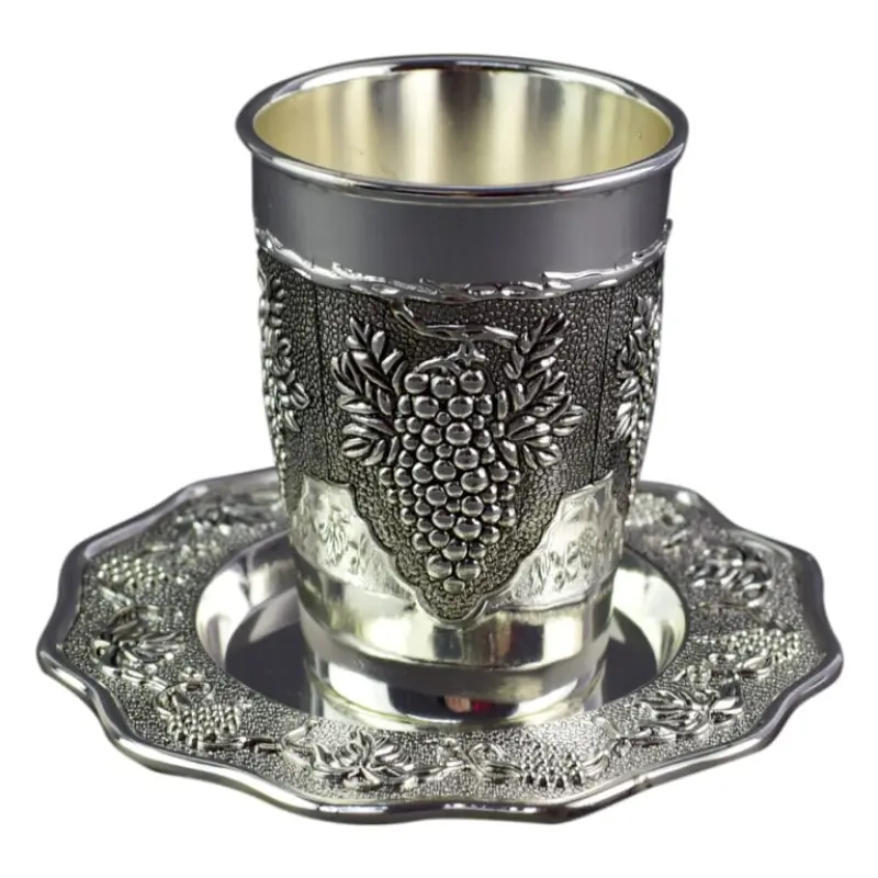 Pahar cu farfurie realizate din metal, design antic, model d