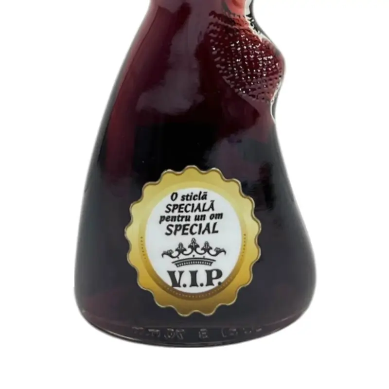 O sticla speciala pentru un om special, sticla cu vin in forma pusca, cu mesaj