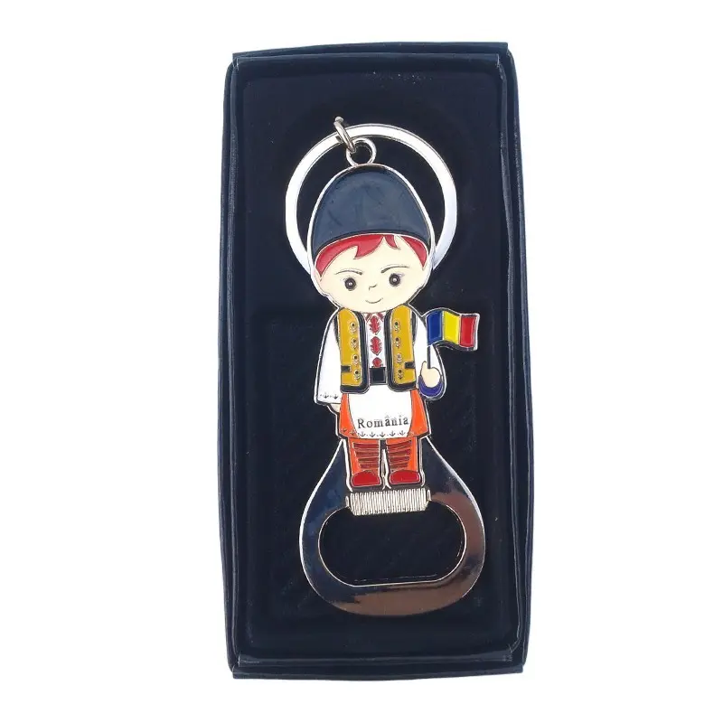 Baiat port populat, breloc desfacator sticle