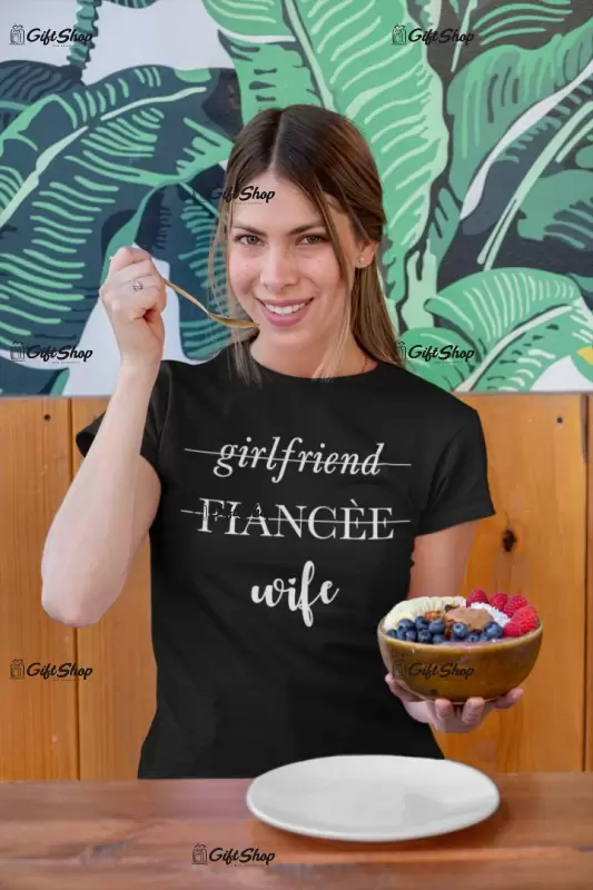 Girlfriend, fiancee, wife, tricou cu mesaj