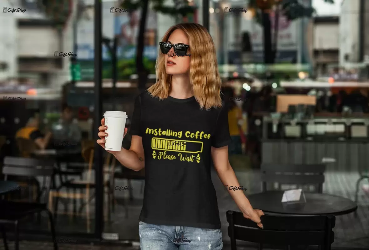 Installing coffe, tricou cu mesaj f
