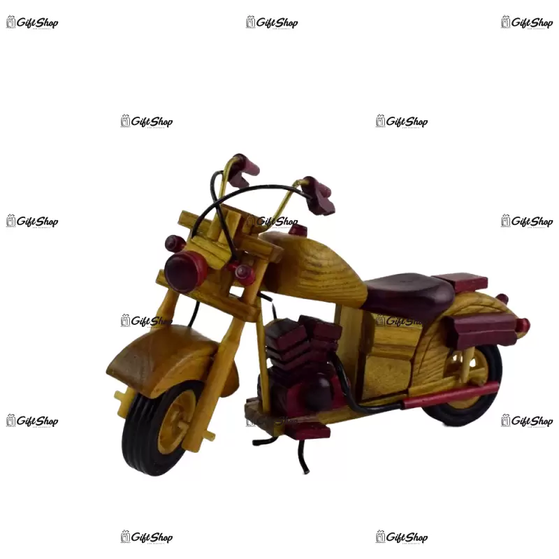 Motocicleta realizata din lemn mica a