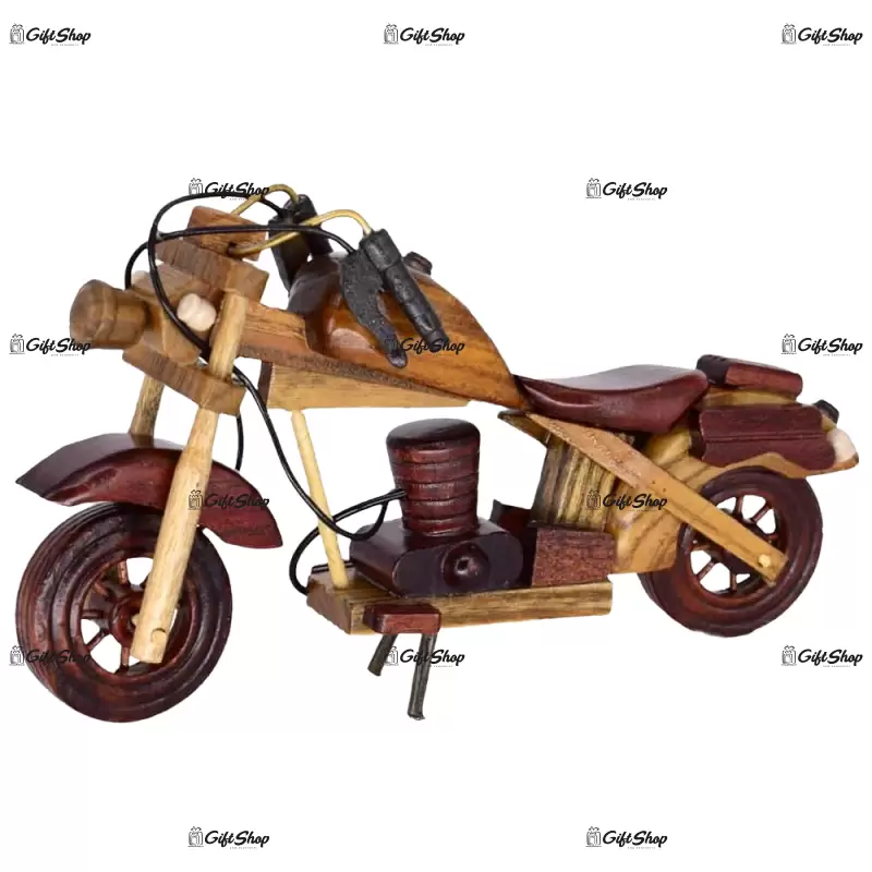 Motocicleta realizata din lemn mica b