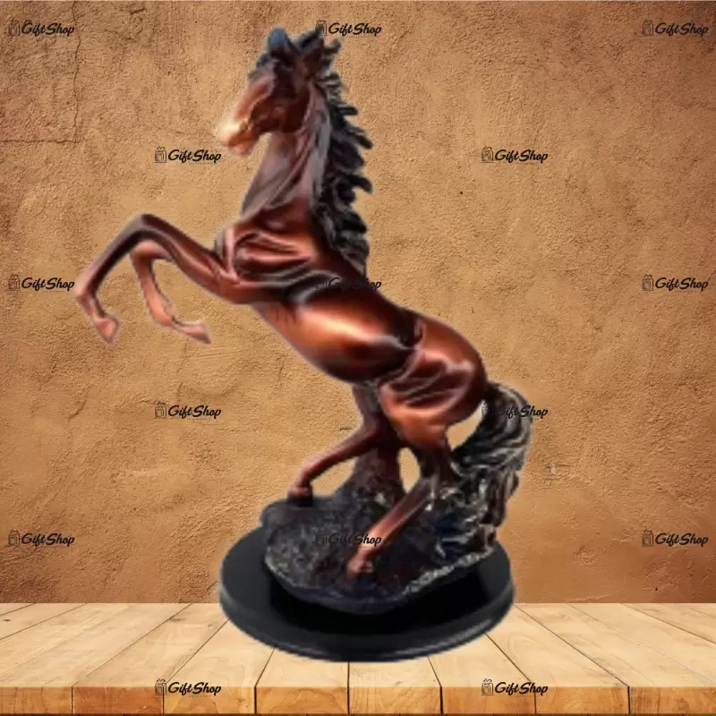 Cal cambrat, statueta din rasina 1030g