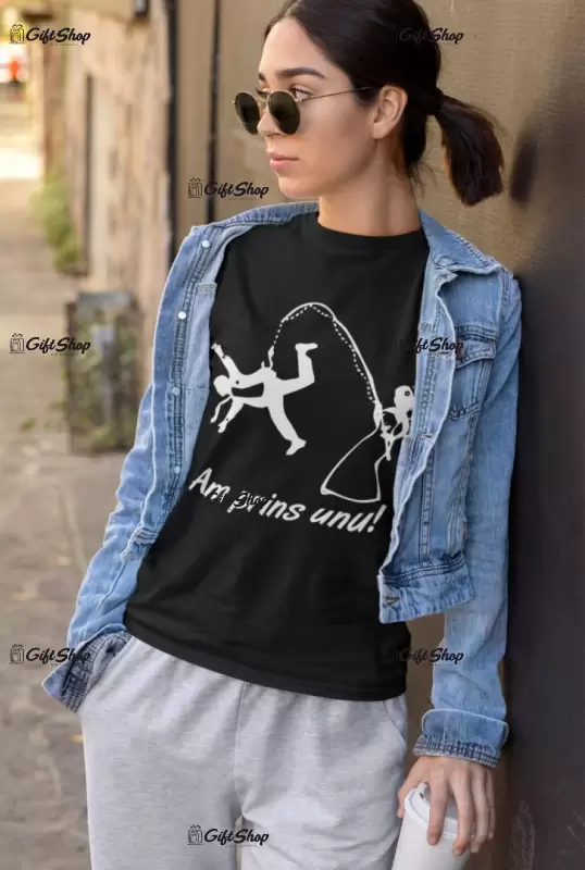 Am prins unul!, tricou cu mesaj
