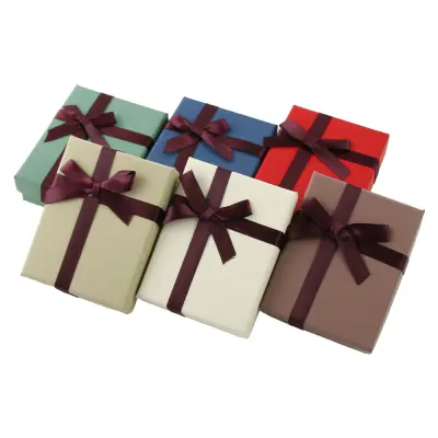 Cutie bijuterii cu fundita, dimensiune 7x9 cm din carton