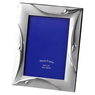 Rama foto model cu flori din metal argintata 9x13 cm