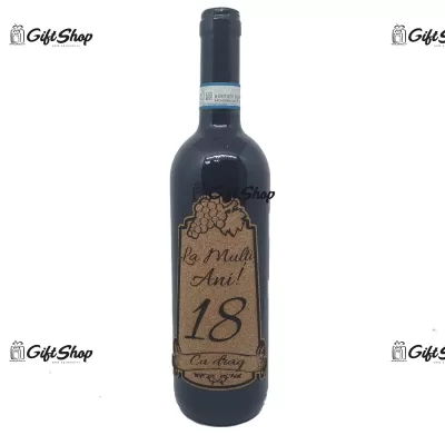 Sticla cu vin personalizata cu anul dorit pe eticheta din pluta prin gravura.